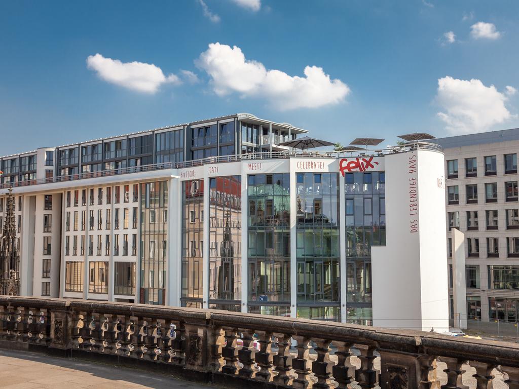 Felix Suiten Am Zwinger Dresden Exterior photo The University of Edinburgh's King's Gate building